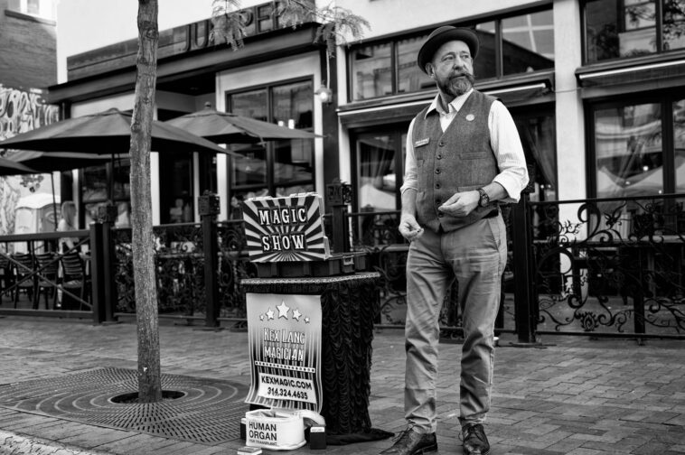 magic trick amazing street performer