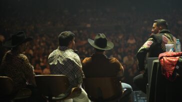 Back view of panelists at a crowded event in Guadalajara, Mexico.
