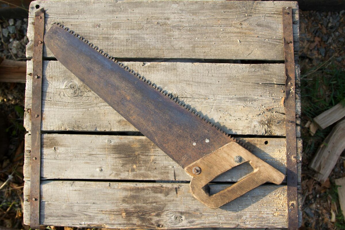 THE WEAPONS — TRICK WEAPONS ARE A MUST!