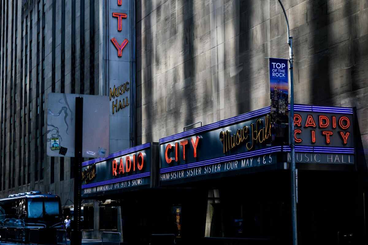 The Jaw-Dropping Initial Encounter