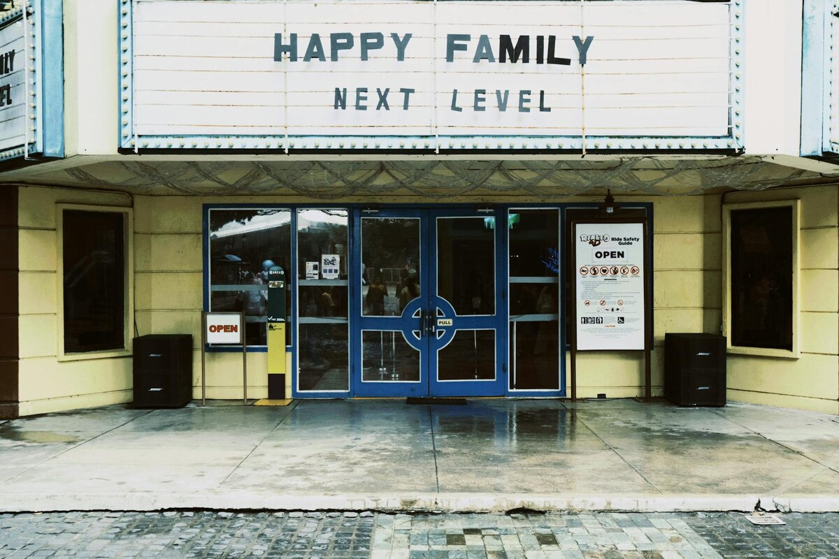 JOHN GOODMAN?! Our Sitcom Fave?!