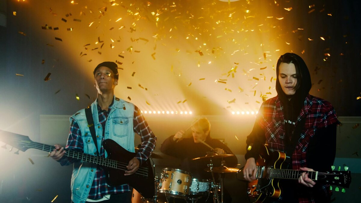 A Star Is Born (2018) — Tears, But Make It Fashion