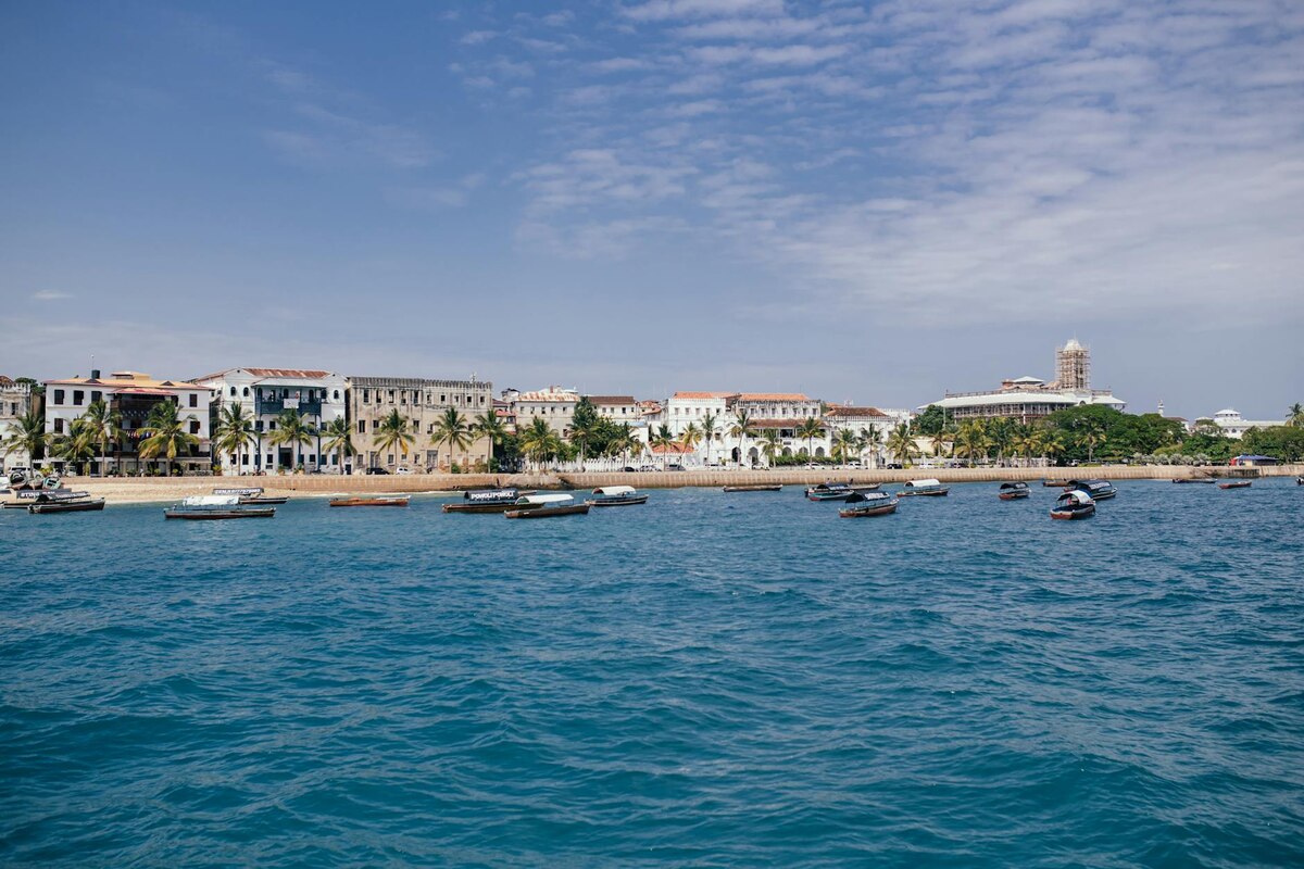 Embrace the Modesty Vibe in Stone Town