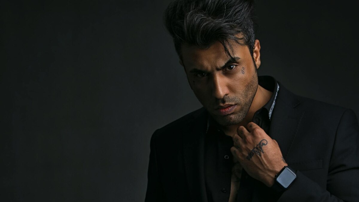 Ricky Bahl in 'Ladies vs Ricky Bahl' (2011) — The Charming Conman