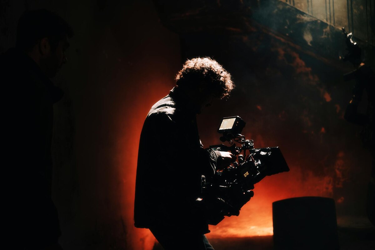 WHO IS PLAYING THE HUNTER THOUGH?!